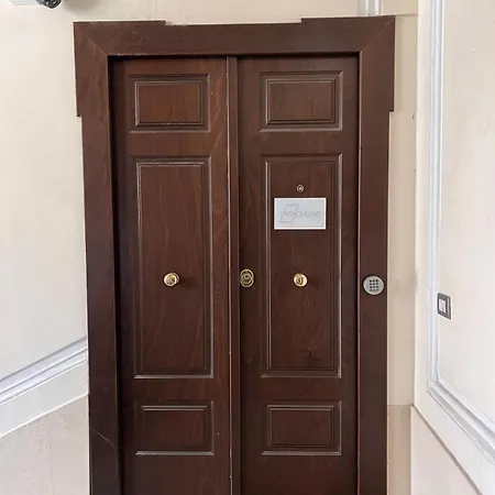 Unonoveuno Luxury ナポリ